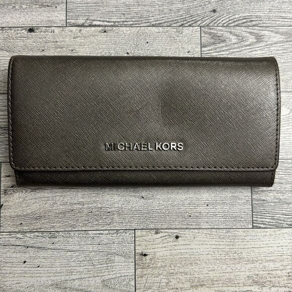Michael Kors Jet Set Large Saffiano Leather Snap-Front Wallet - Picture 1 of 12